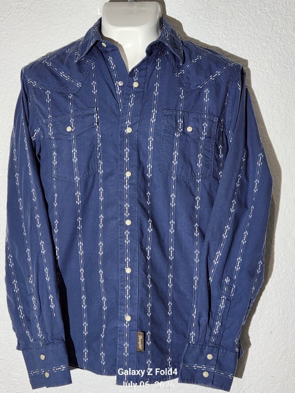 Vintage Wrangler Retro premium western style shirt denim design